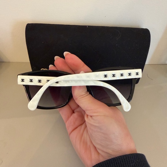 CHANEL Elegant Black Sunglasses white braided sides with Quilted Case - Picture 4 of 5